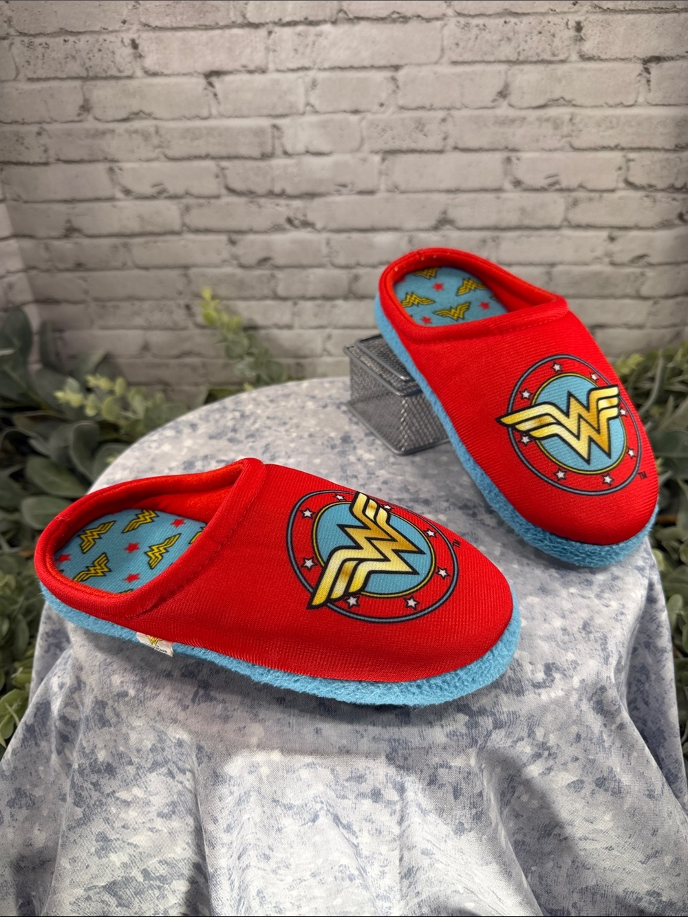 WONDER WOMAN Red Blue Gold Closed Toe Step-in Character Slipper Girls 13❤️GUC